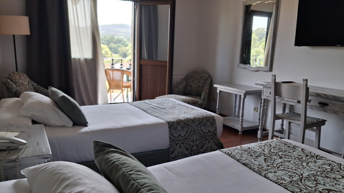 Two beds in a room at SNÖ Hotel Pazo o Rial, Pontevedra. Book your stay online.