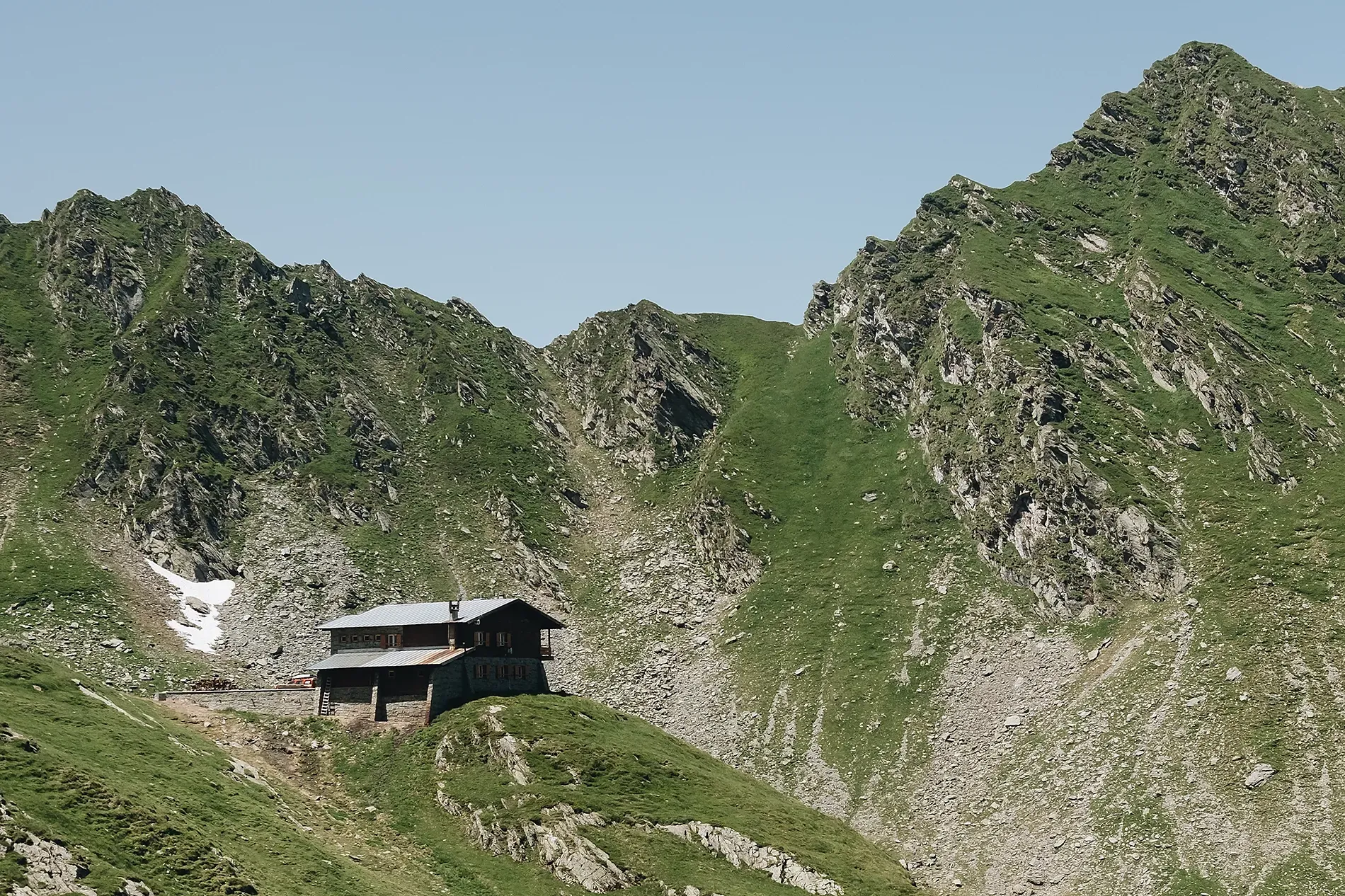 Snowy village & mountains: perfect for NEXTA corporate events.