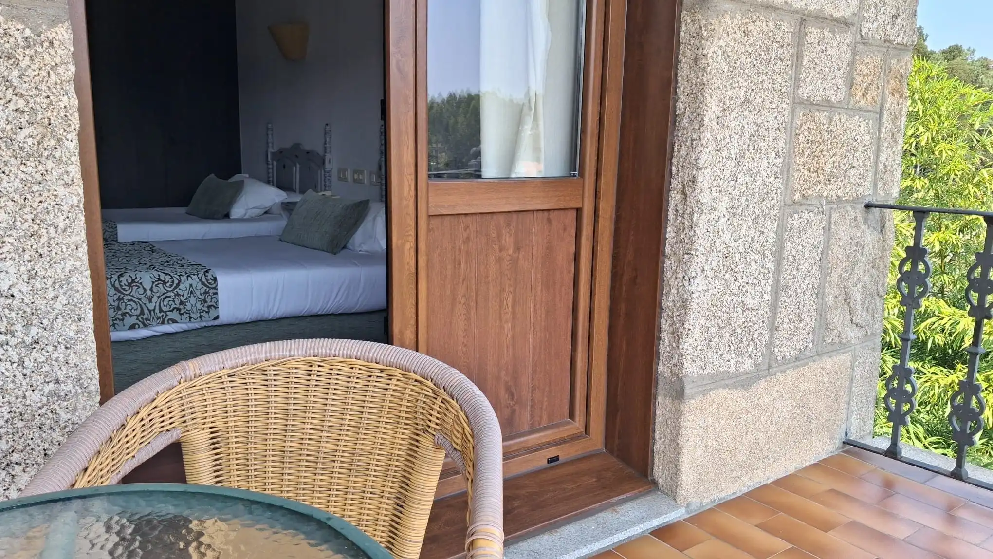 Habitación doble con cuna en SNÖ Hotel Pazo o Rial, Pontevedra. Reserva tu estancia en Galicia en SNÖ Hotels.