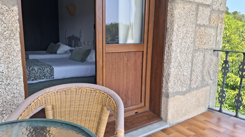 Deluxe twin room at SNÖ Hotel Pazo o Rial, Pontevedra. Book your stay in Galicia!