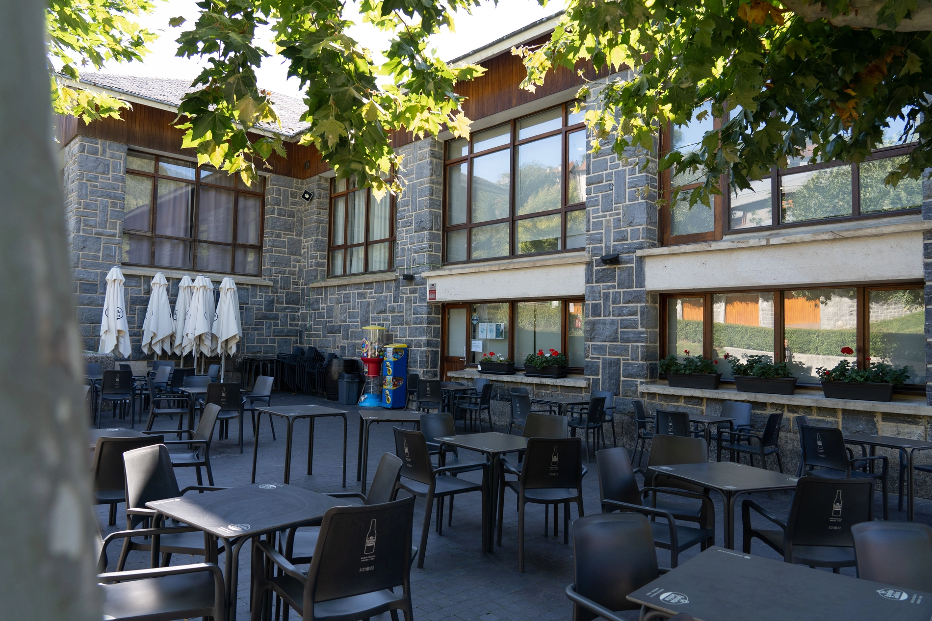 Cascada natural en SNÖ Isaba | Valle del Roncal | SNÖ Hotels