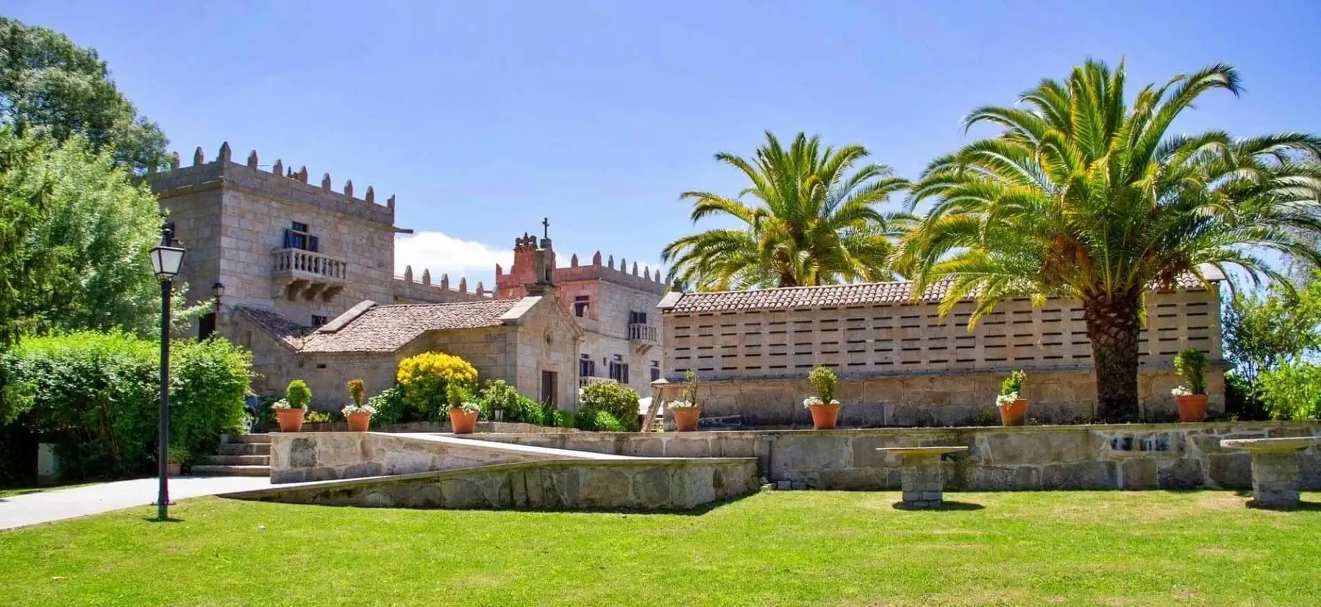 SNÖ Hotel Pazo o Rial: Historic estate with palm trees and gardens. Book now!