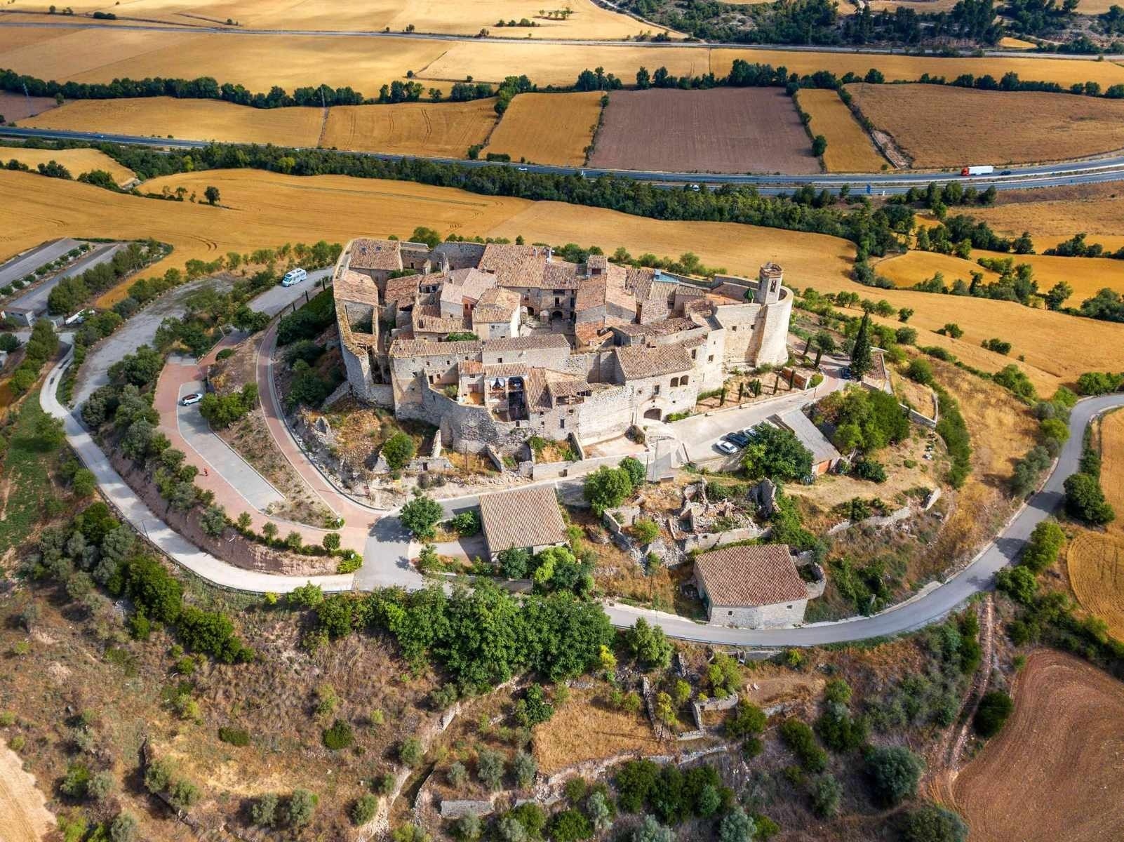 una puerta de vidrio con la palabra snobiesa encima