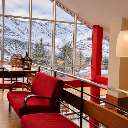 SNO: La Corza Blanca - Snowy mountain view with red and white interior design.