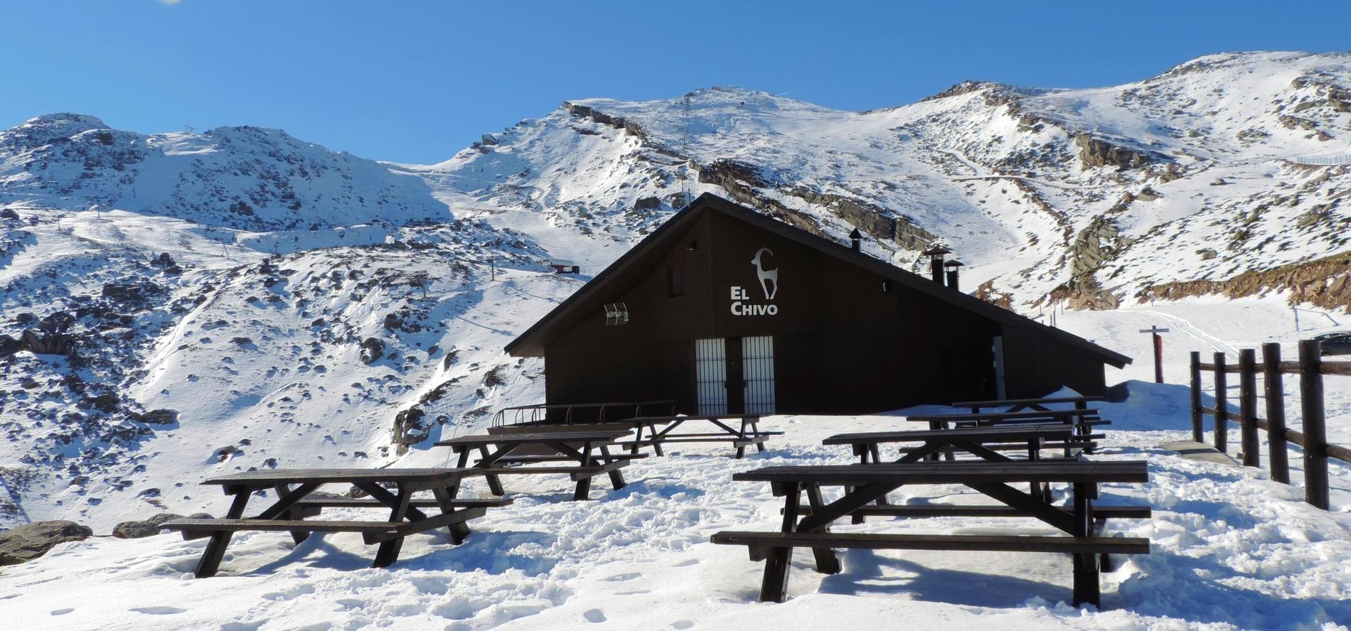 una cafeteria en la montaña