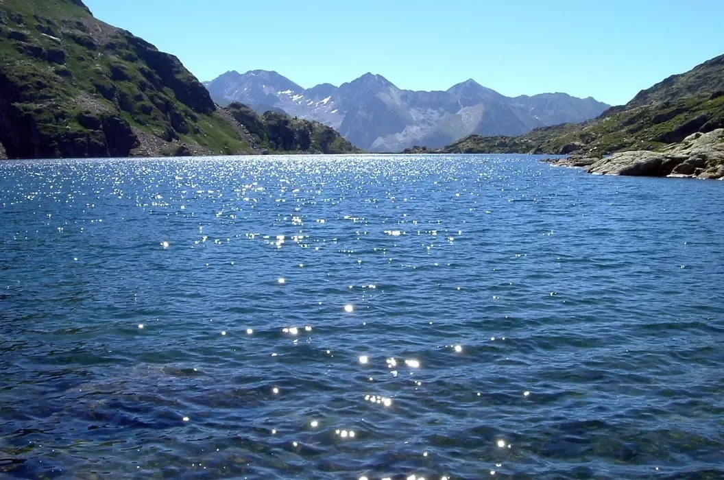 a ski lift is going up a snowy mountain