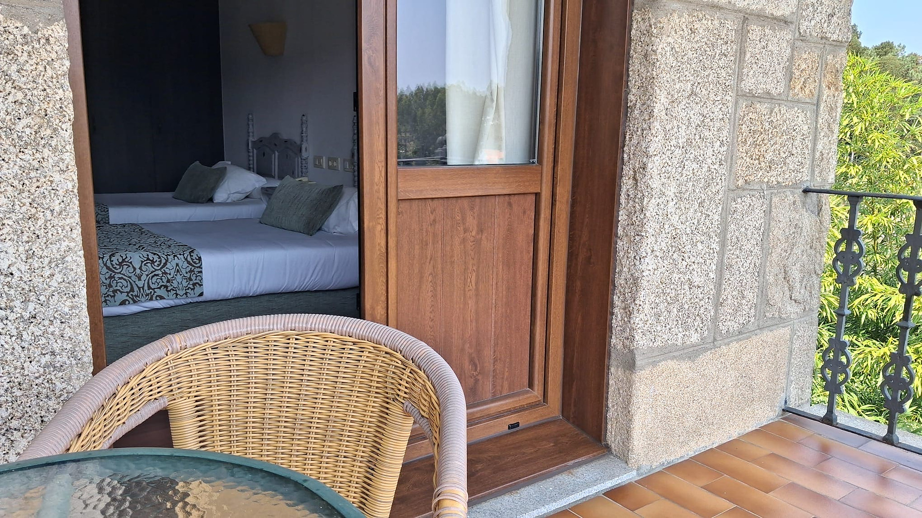 Suite SNO: Pazo O Rial con cama king, balcón y terraza