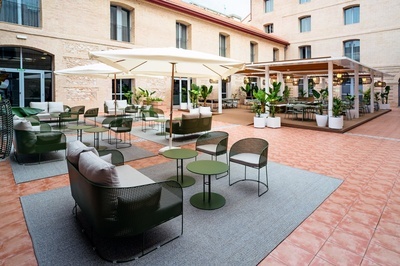 THE HOTEL - Courtyard
