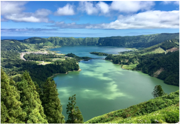 Sul Villas & Spa: Breathtaking crater lake panorama with lush green hills and blue sky.