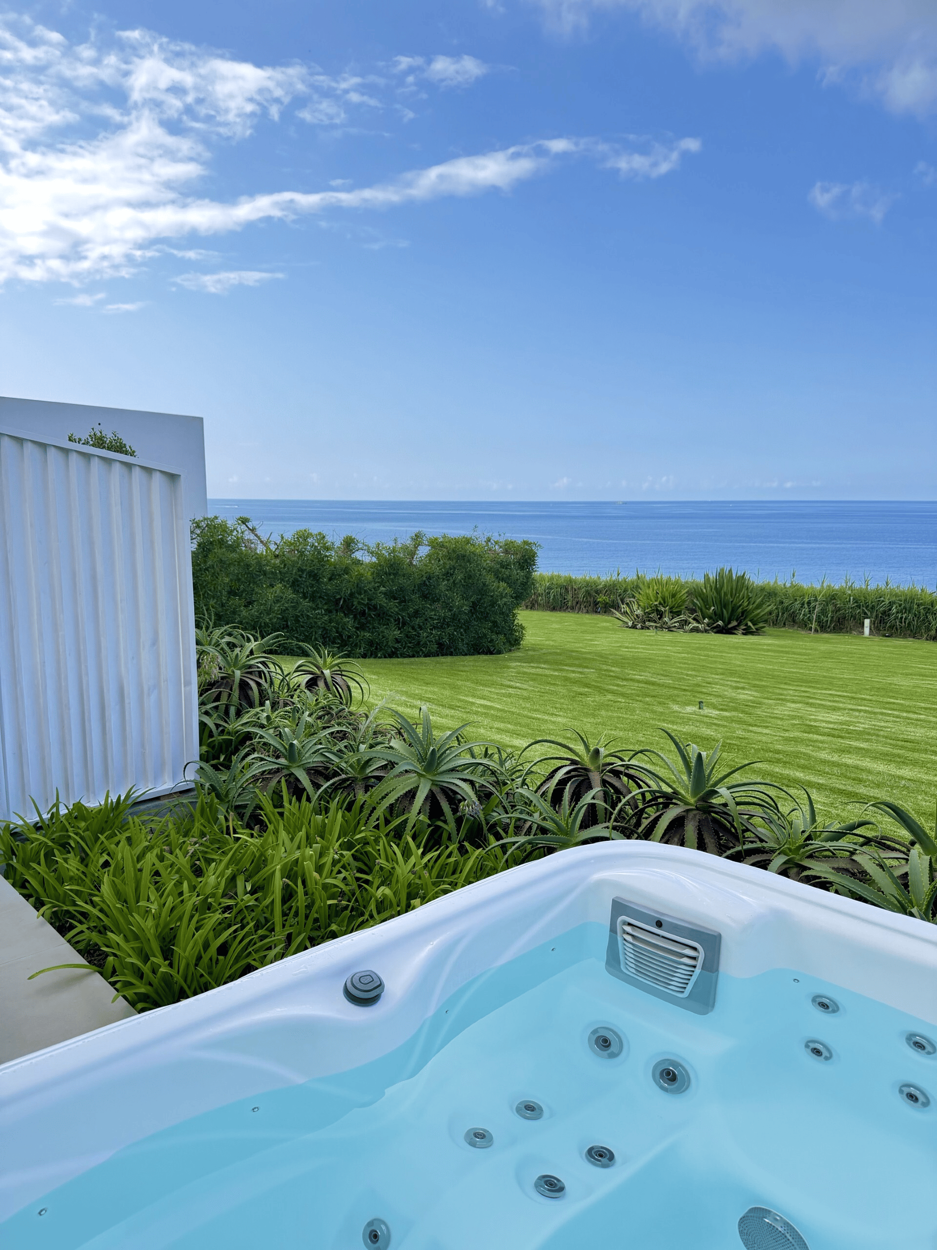 Whirlpool mit Meerblick Sul Villas & Spa - Entspannung auf der Terrasse des Hotels.