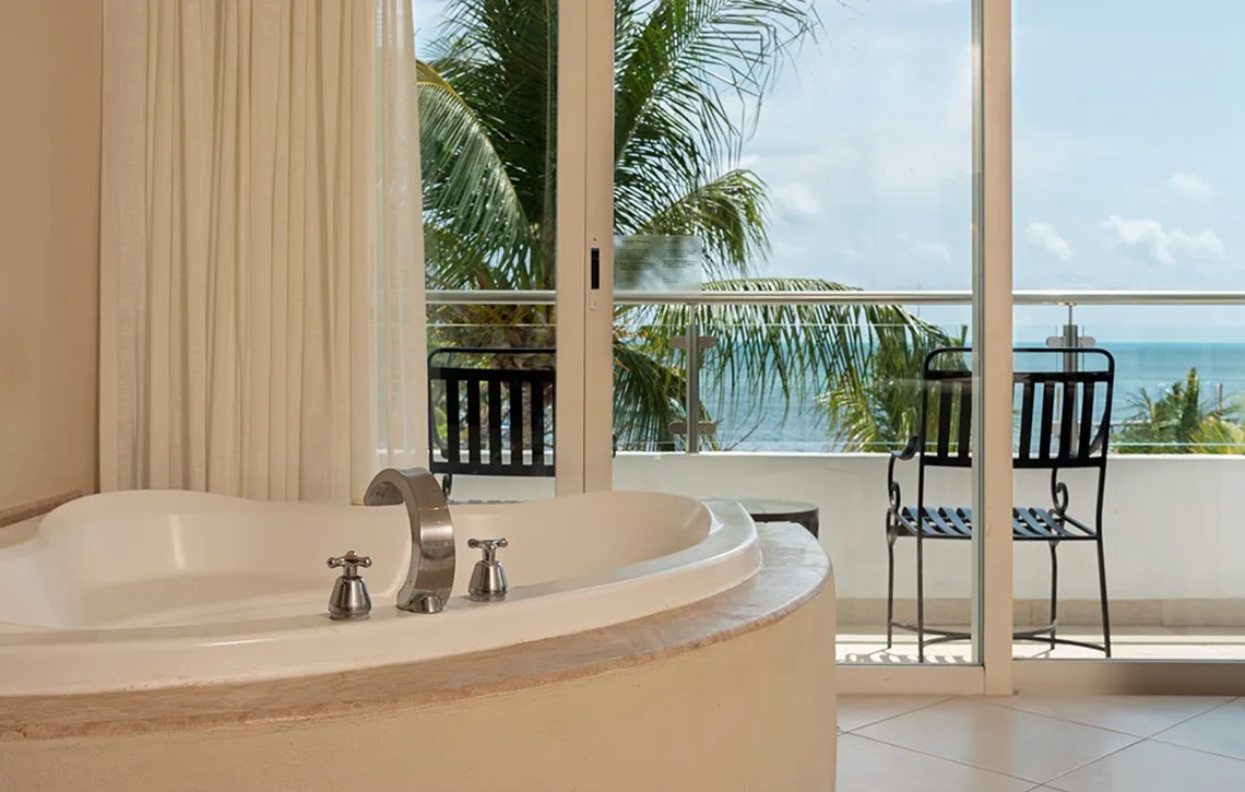 Luxury bathtub with ocean view at Ocean Spa Hotel.
