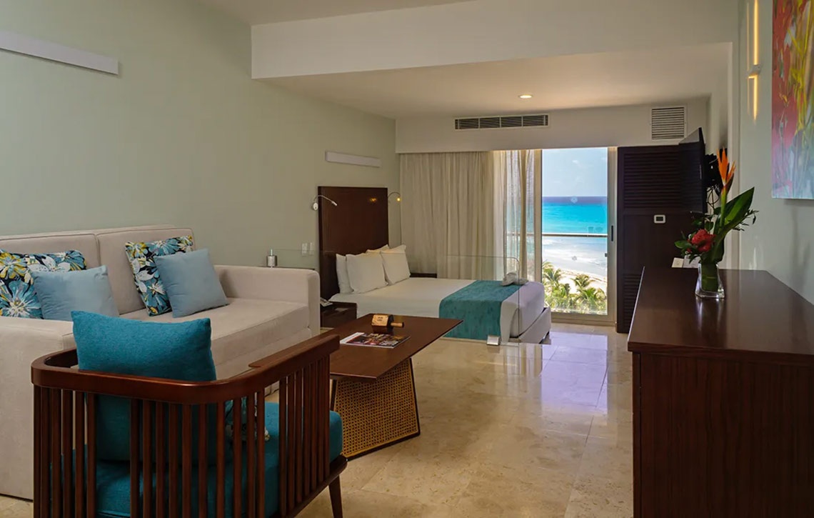 Luxury suite with ocean view at Sunset Royal Beach Resort | Official Page.