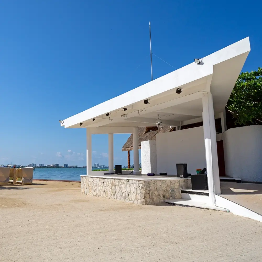 Escenario exterior en Sunset World Resorts: Corporativa, ideal para eventos.