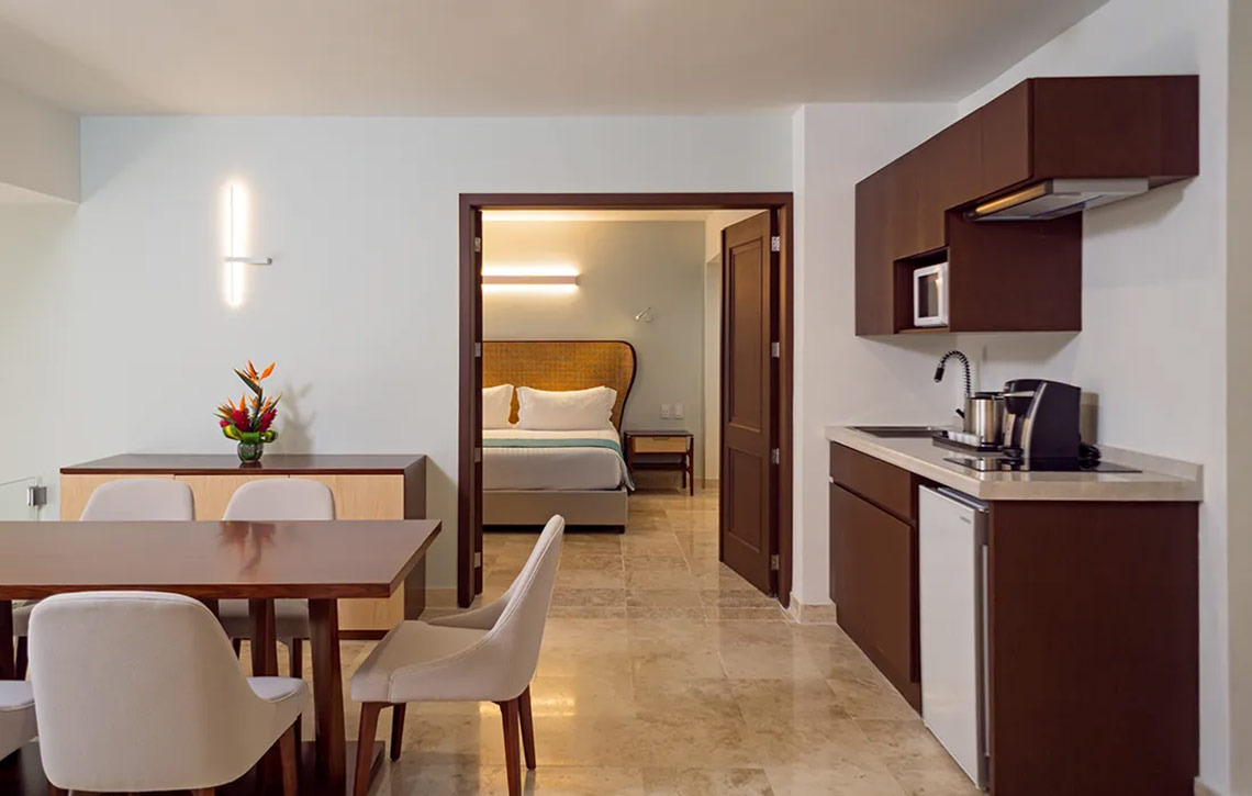 Sunset Royal Beach Resort: Studio suite with king bed, kitchenette, and dining area.