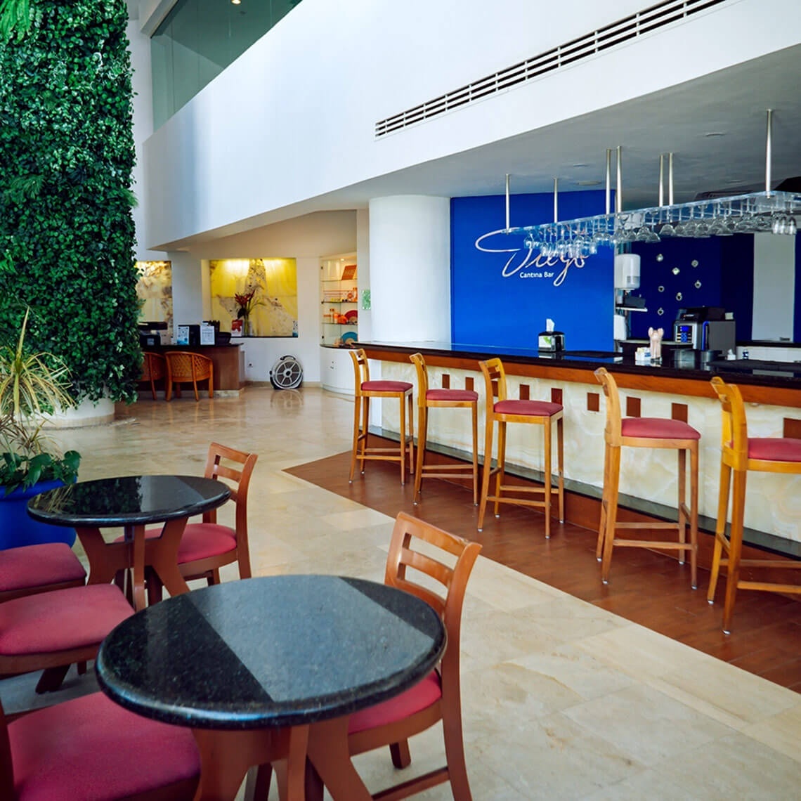 Ocean Spa Hotel Bar: Relax at our stylish bar with comfortable seating.