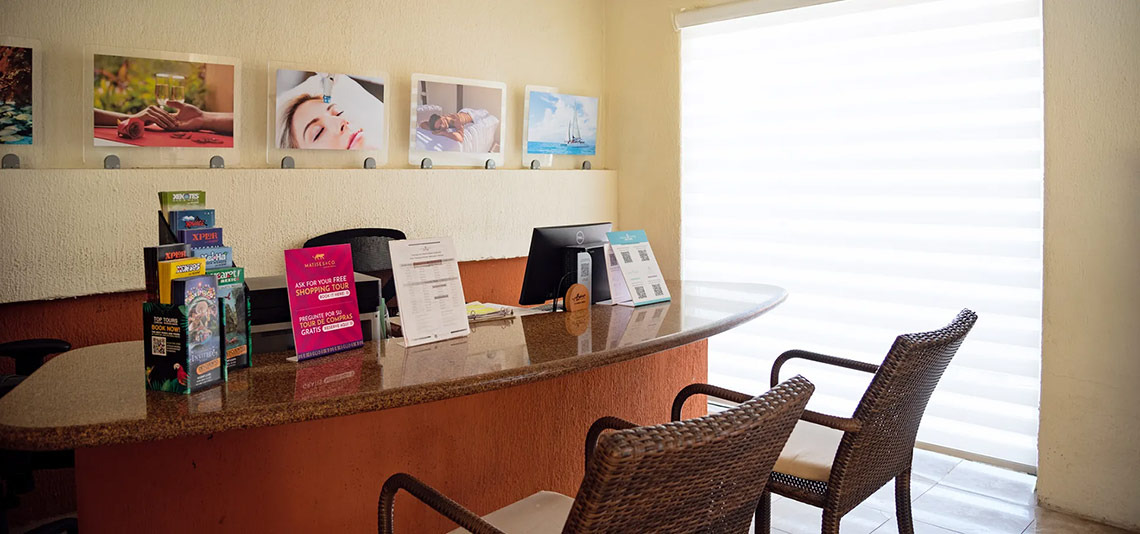 Recepción de Laguna Suites | Reserva tu tour de compras gratis.