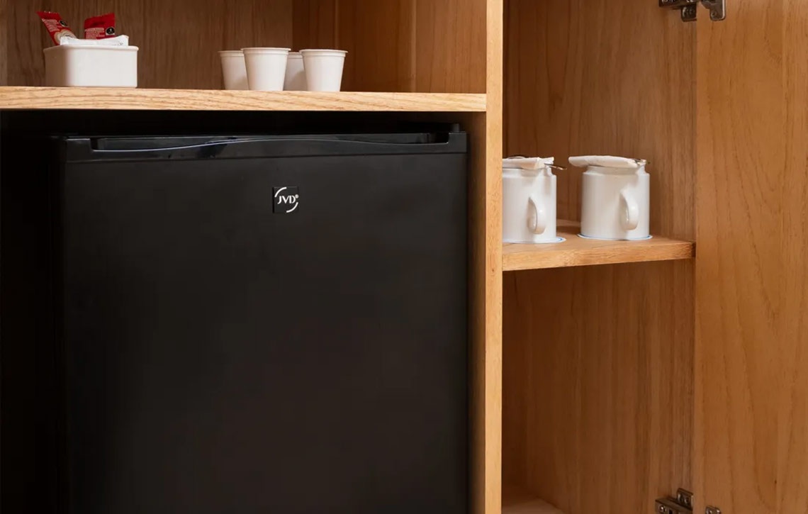 Mini-fridge and cups at Hacienda Tres Rios.