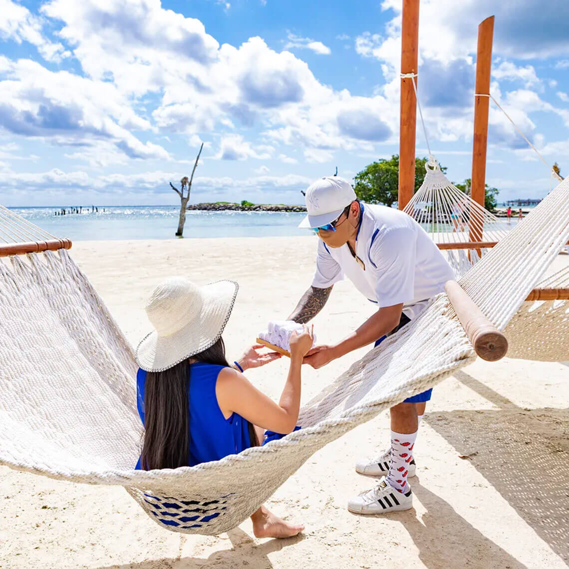 Hacienda Tres Rios: Service to your hammock. Enjoy beach amenities.
