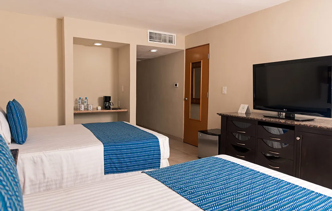 Ocean Spa Hotel: Two queen beds, coffee maker, and TV in a modern room.