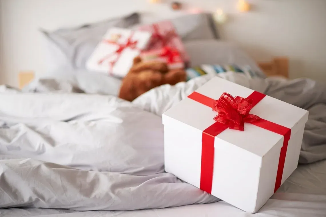 Gifts on the bed, a Fives Corpo surprise. Romantic hotel gesture.