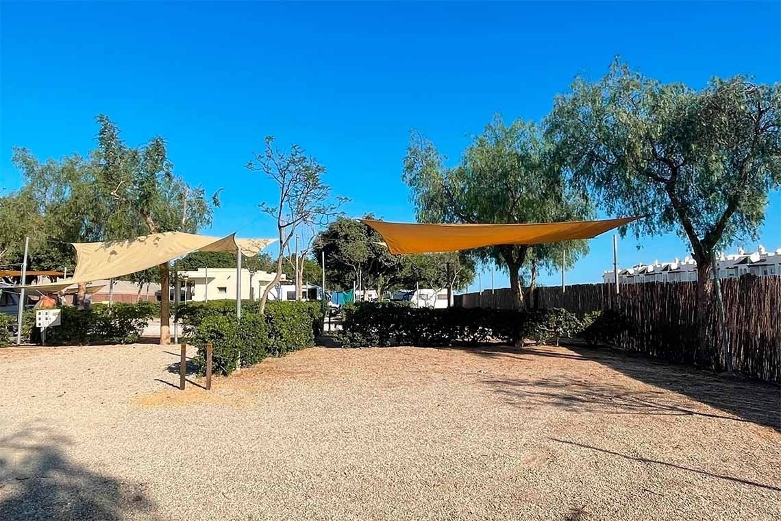 une vue aérienne d' un parcours de golf