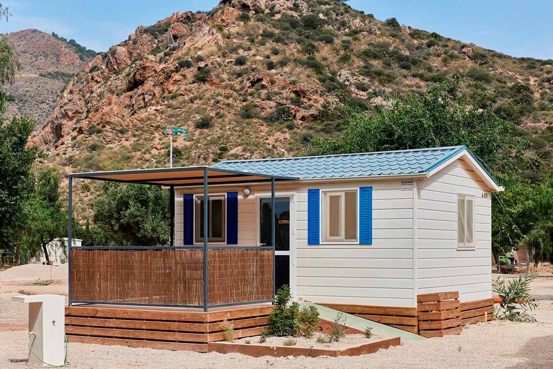 une vue aérienne d' un parcours de golf