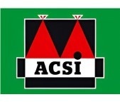 le logo acsi est sur un fond vert .