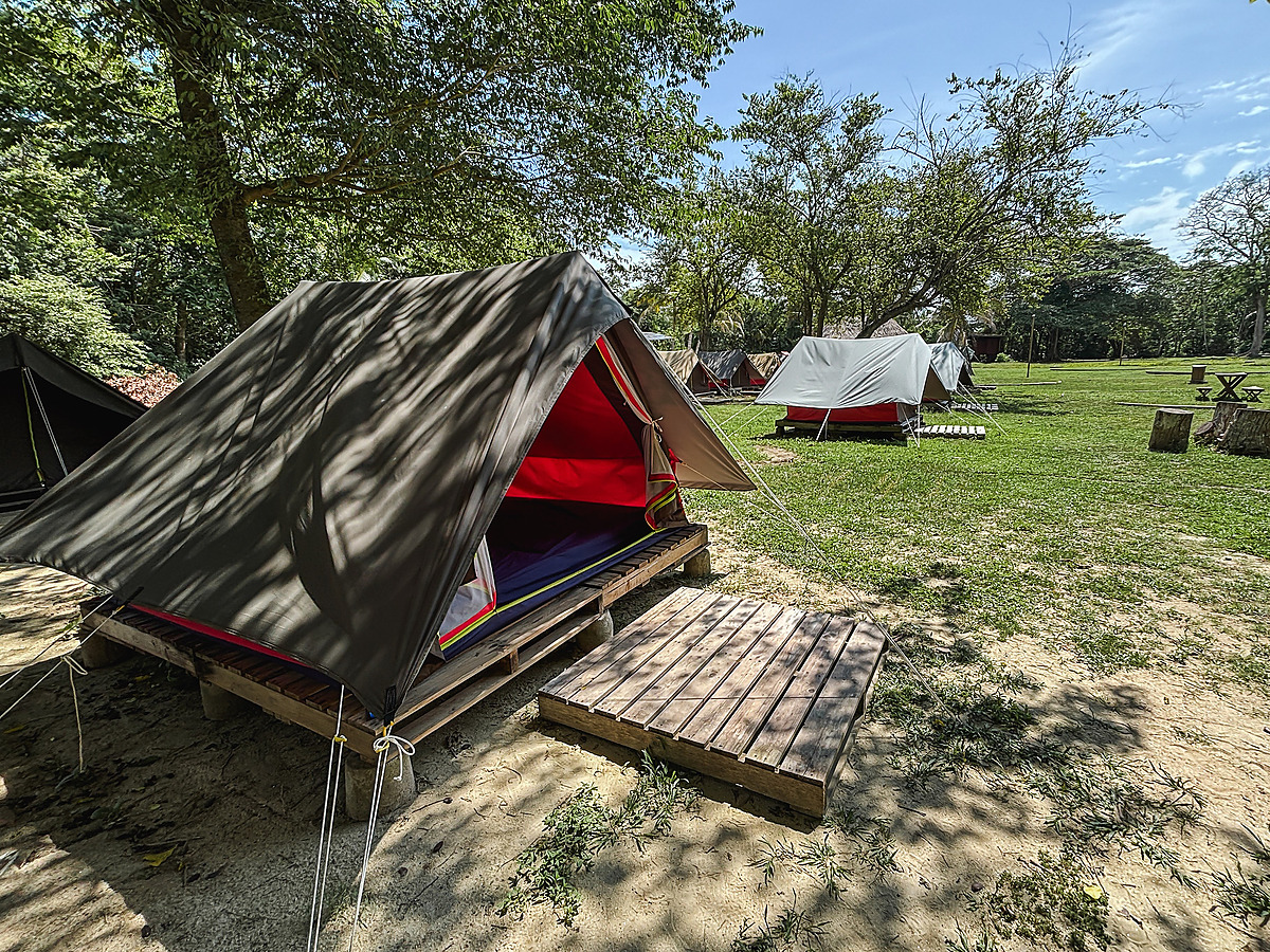 Camping tent
