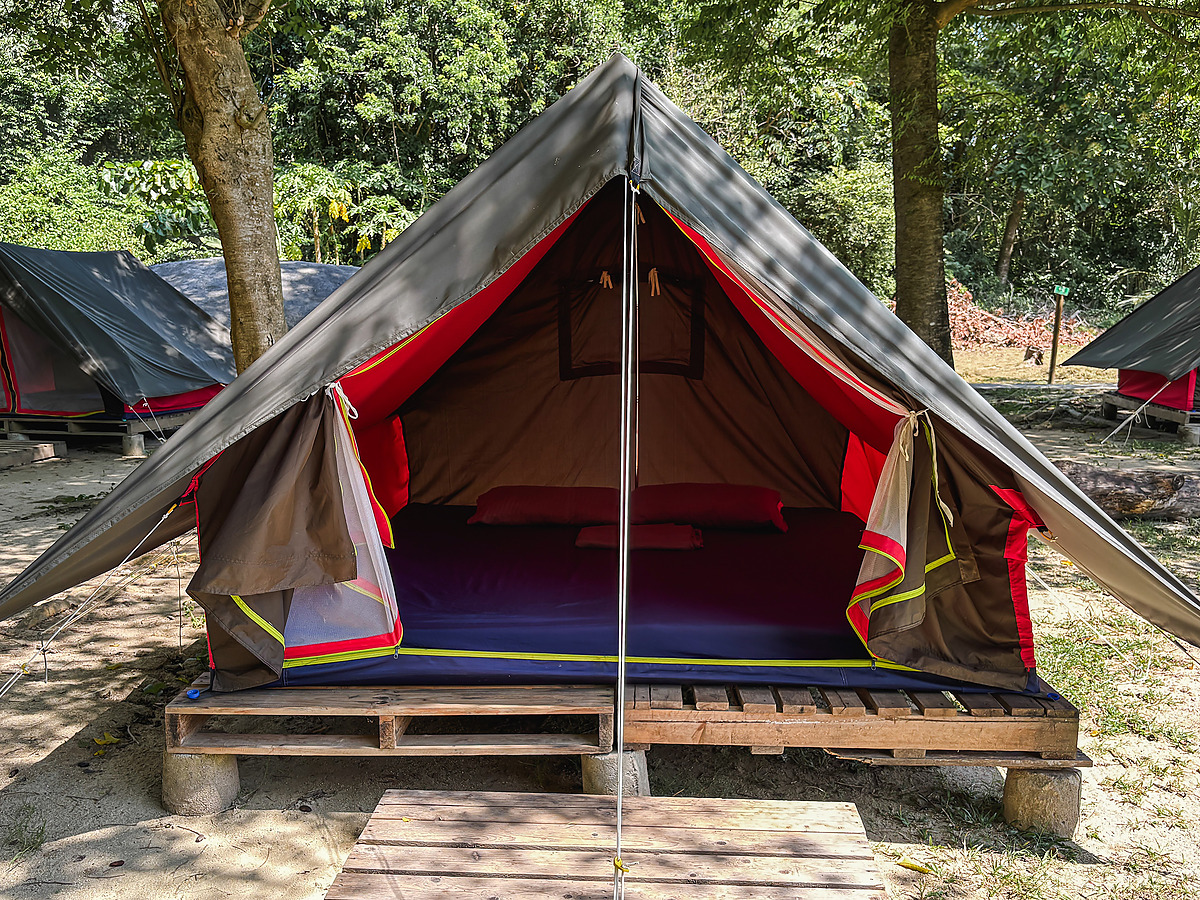 Camping tent