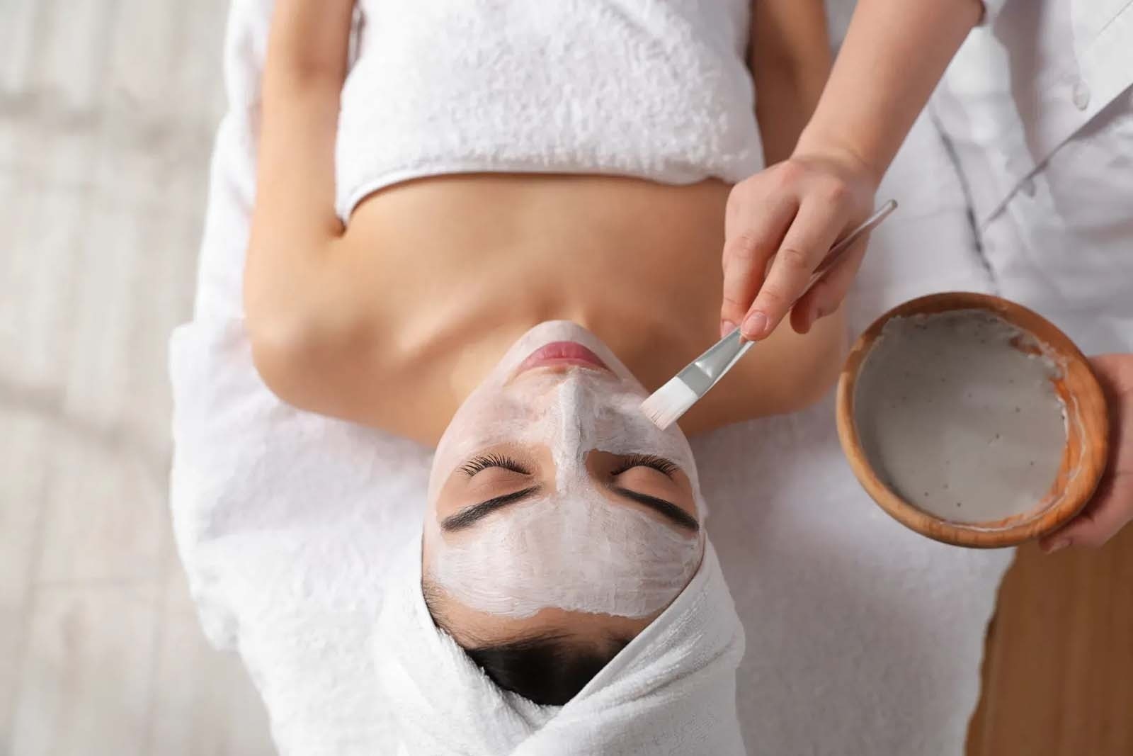 Relaxing facial mask at Tequendama: Corporativa for radiant skin.