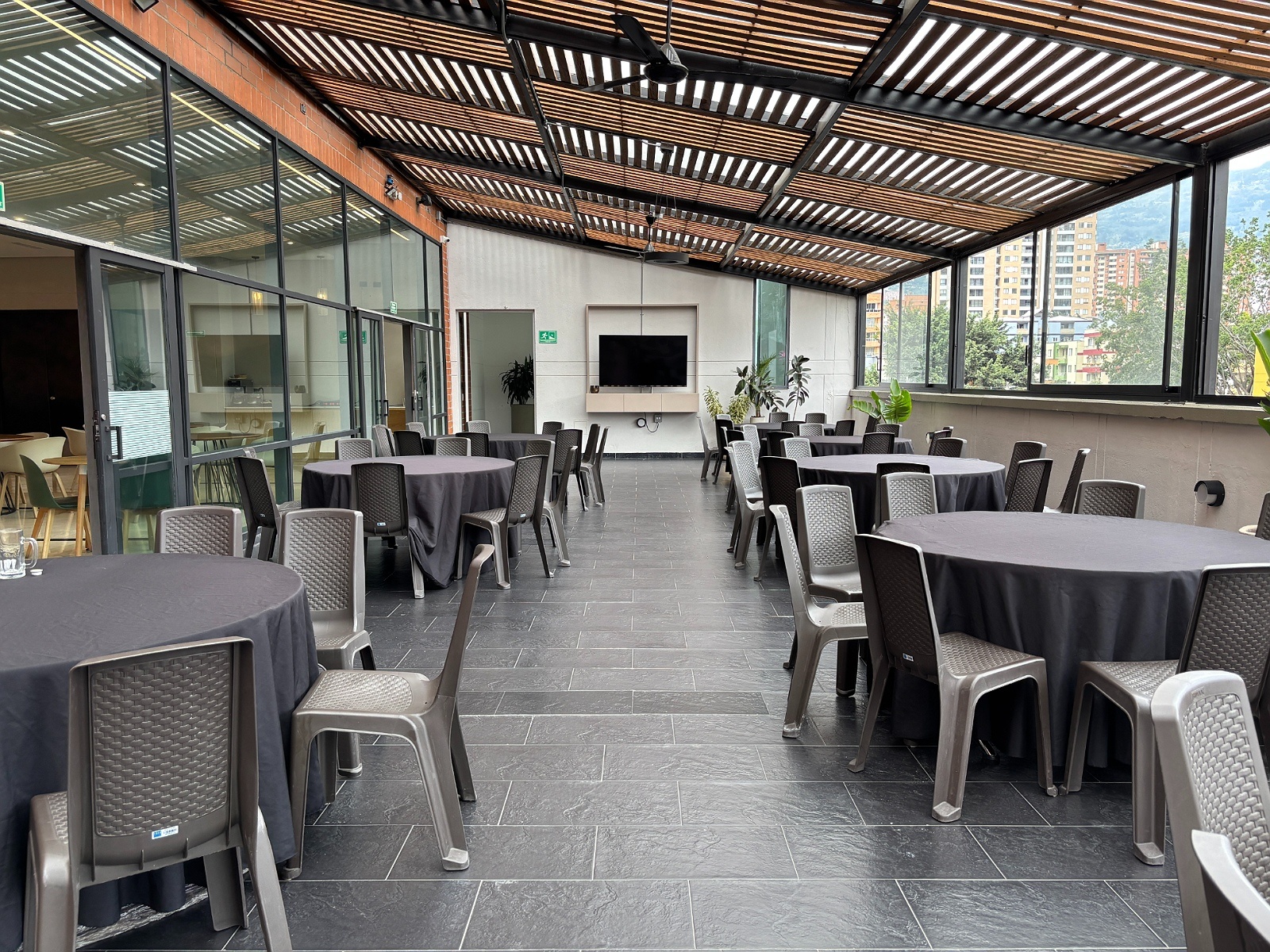 Elegant outdoor event space at Tequendama: Corporativa, set with tables and chairs.
