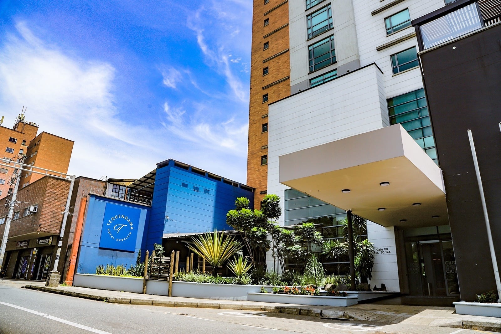Tequendama Hotel Medellín: Modern facade with rooftop jacuzzi, a stylish stay.