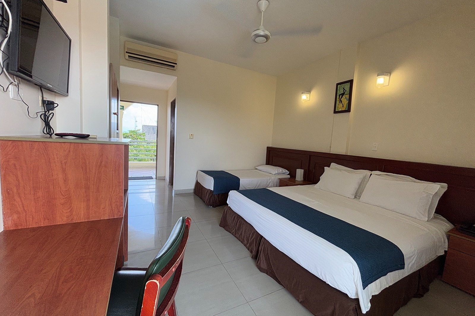 Hotel Los Puentes Comfacundi: Room with two queen beds & one twin bed, balcony, desk. Ideal stay in Girardot.