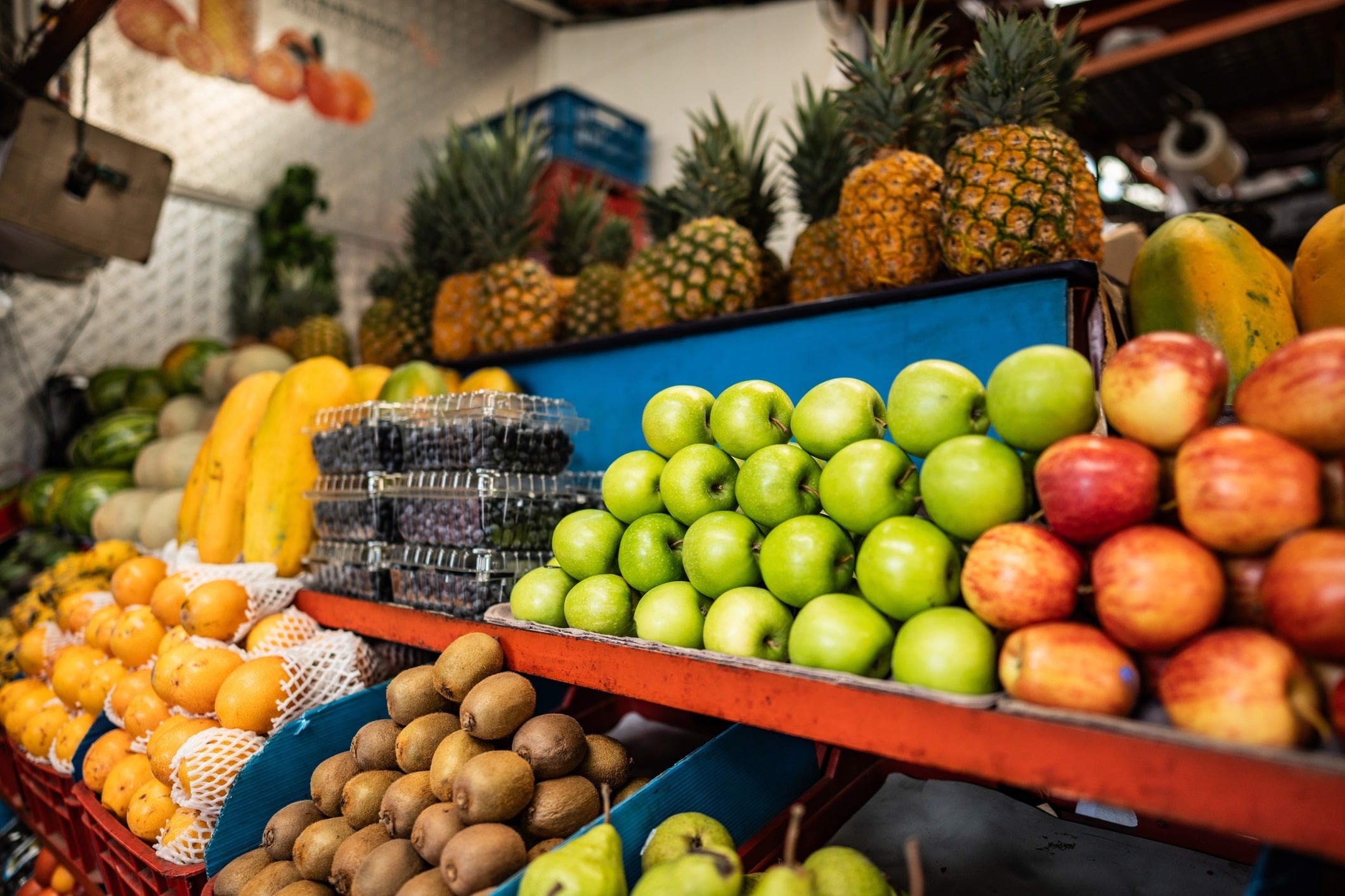 Frutas frescas para vender en un mercado de Tequendama: Corporativa.