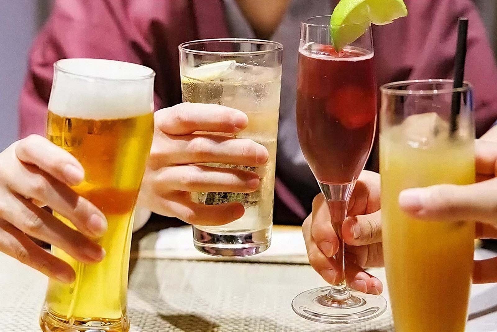 Tequendama: Corporate. Toasting with assorted drinks at a business event.