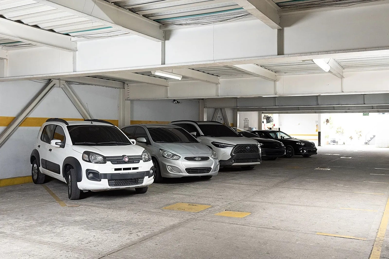Estacionamiento seguro en Tequendama: Corporativa. ¡Deja tu auto aquí!