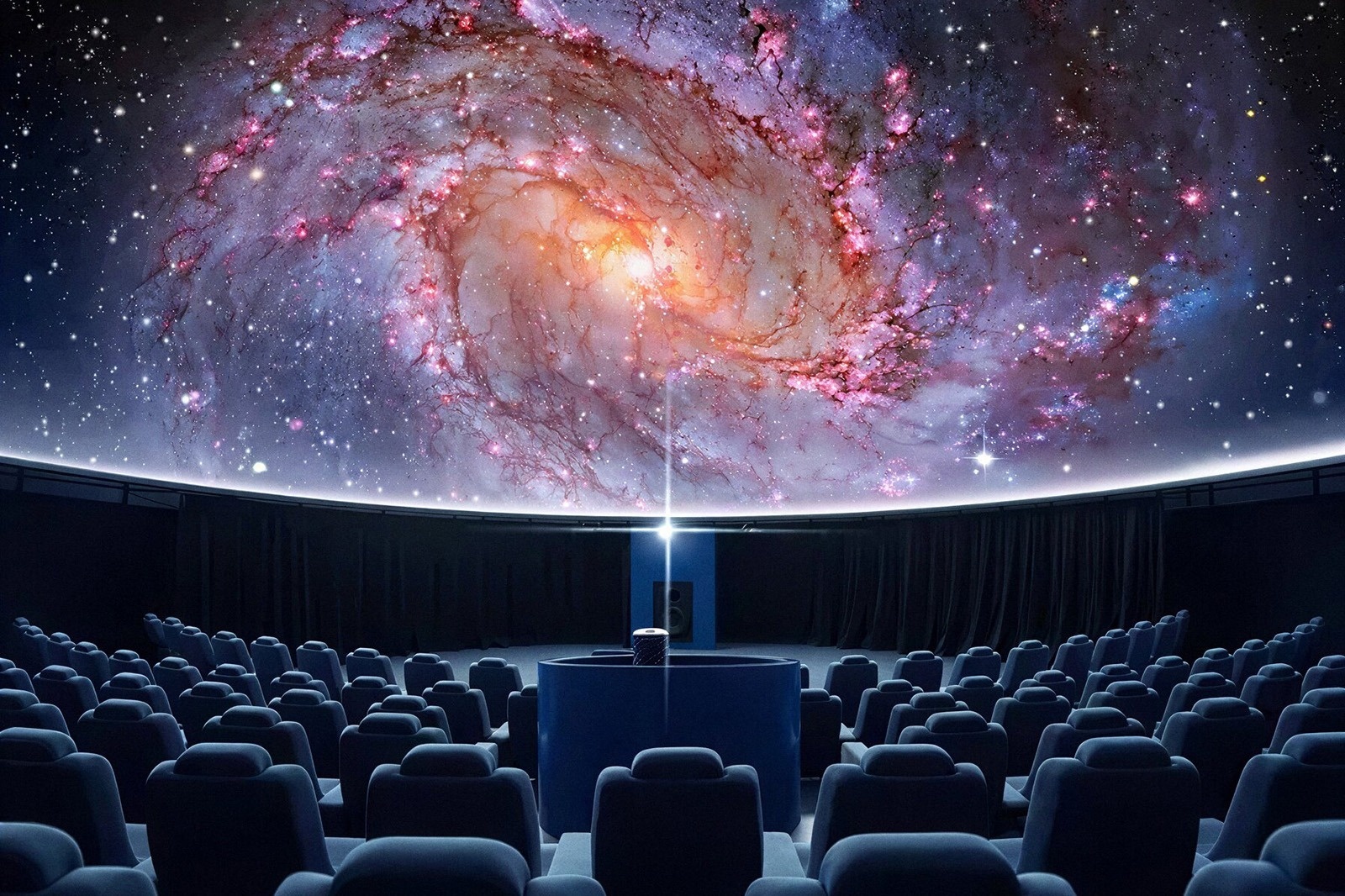 Platea de cine Tequendama: Corporativa con proyección de galaxia en pantalla domo.