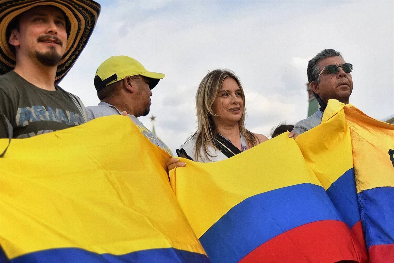 Tequendama: Corporativa evento con bandera colombiana.