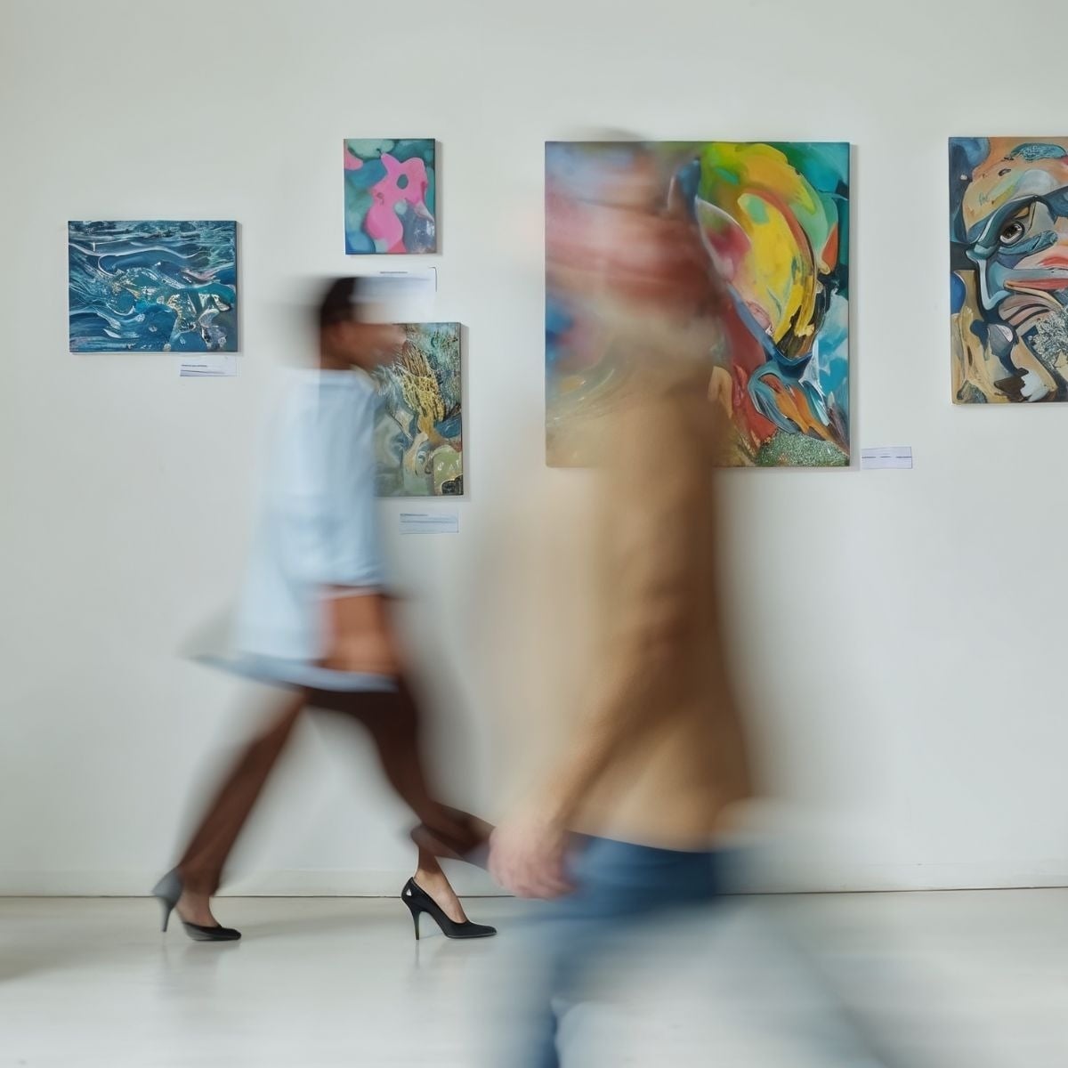 Tequendama: Corporate art gallery with abstract works and visitors.