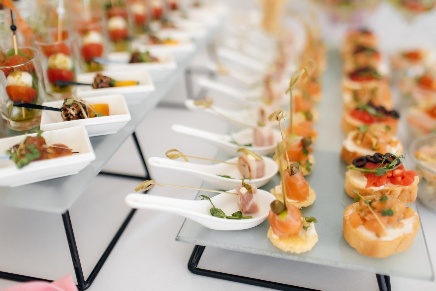 Deliciosos bocadillos en Tequendama: Corporativa, perfectos para eventos.