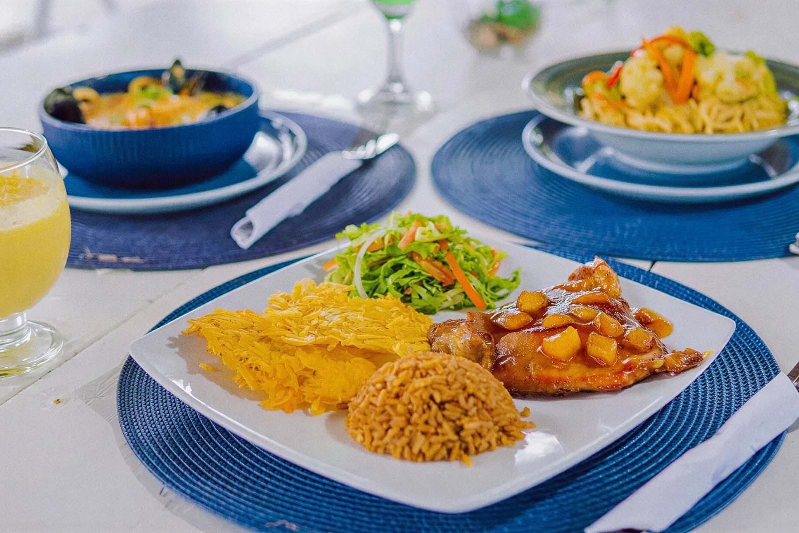 Seafood platter & tropical juice at Marine Beach Club & Hotel, Cartagena.