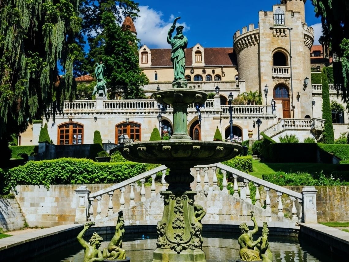 Hotel Tequendama: Corporativa, fuente y fachada del hotel