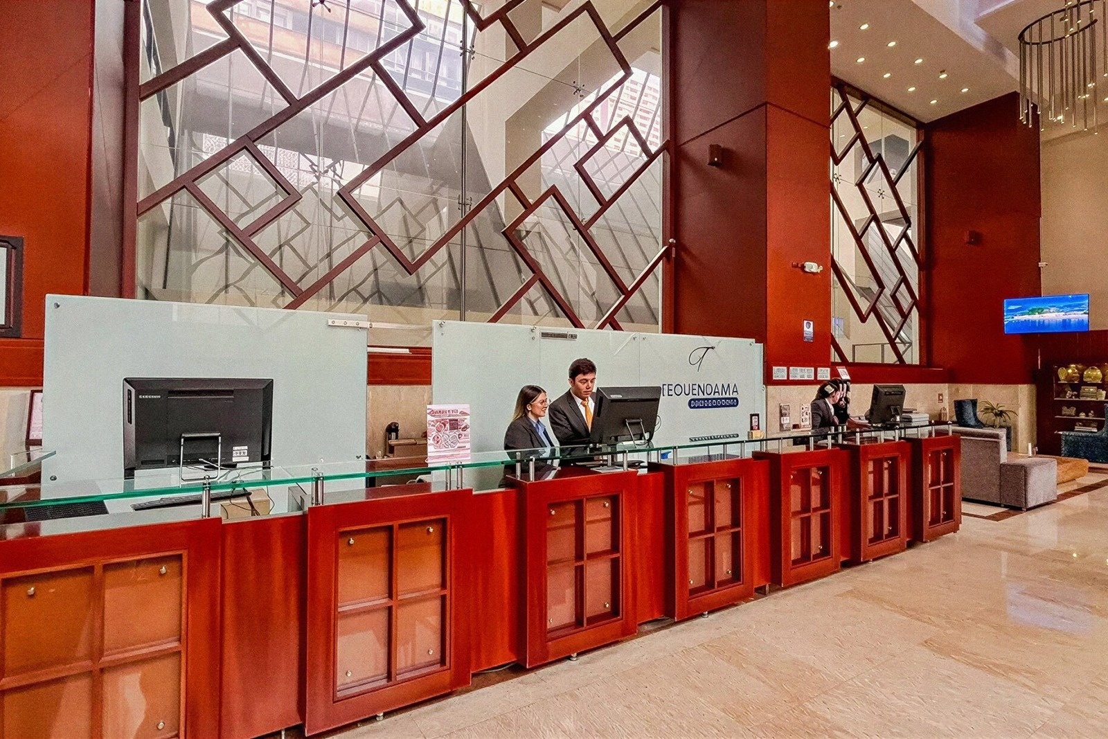 Tequendama Suites Bogotá: Welcoming reception and stylish lobby. Suites in the centre of Bogotá.