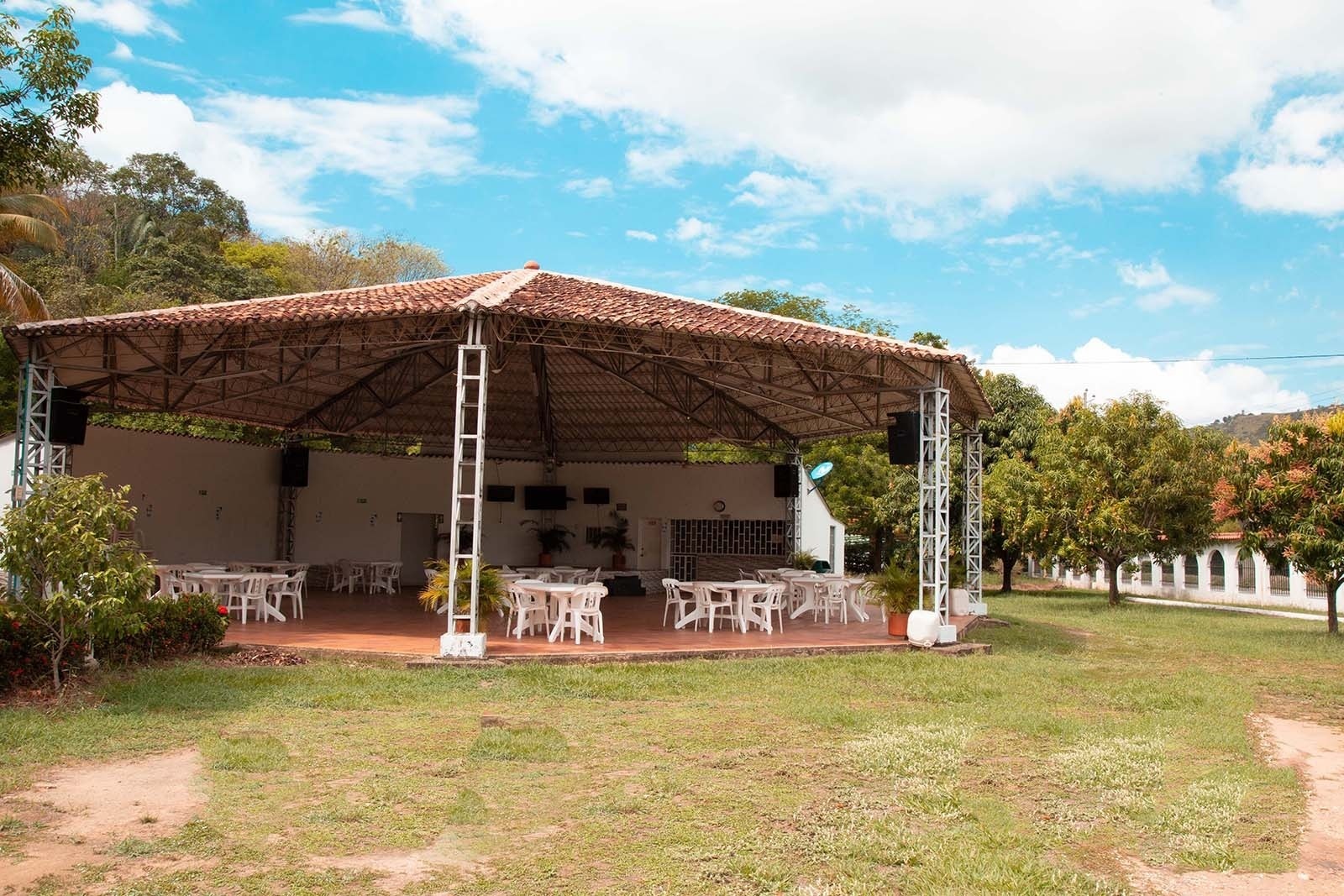 Área de eventos al aire libre Hotel Mirador de Sumapaz | Cabañas y Naturaleza en Melgar