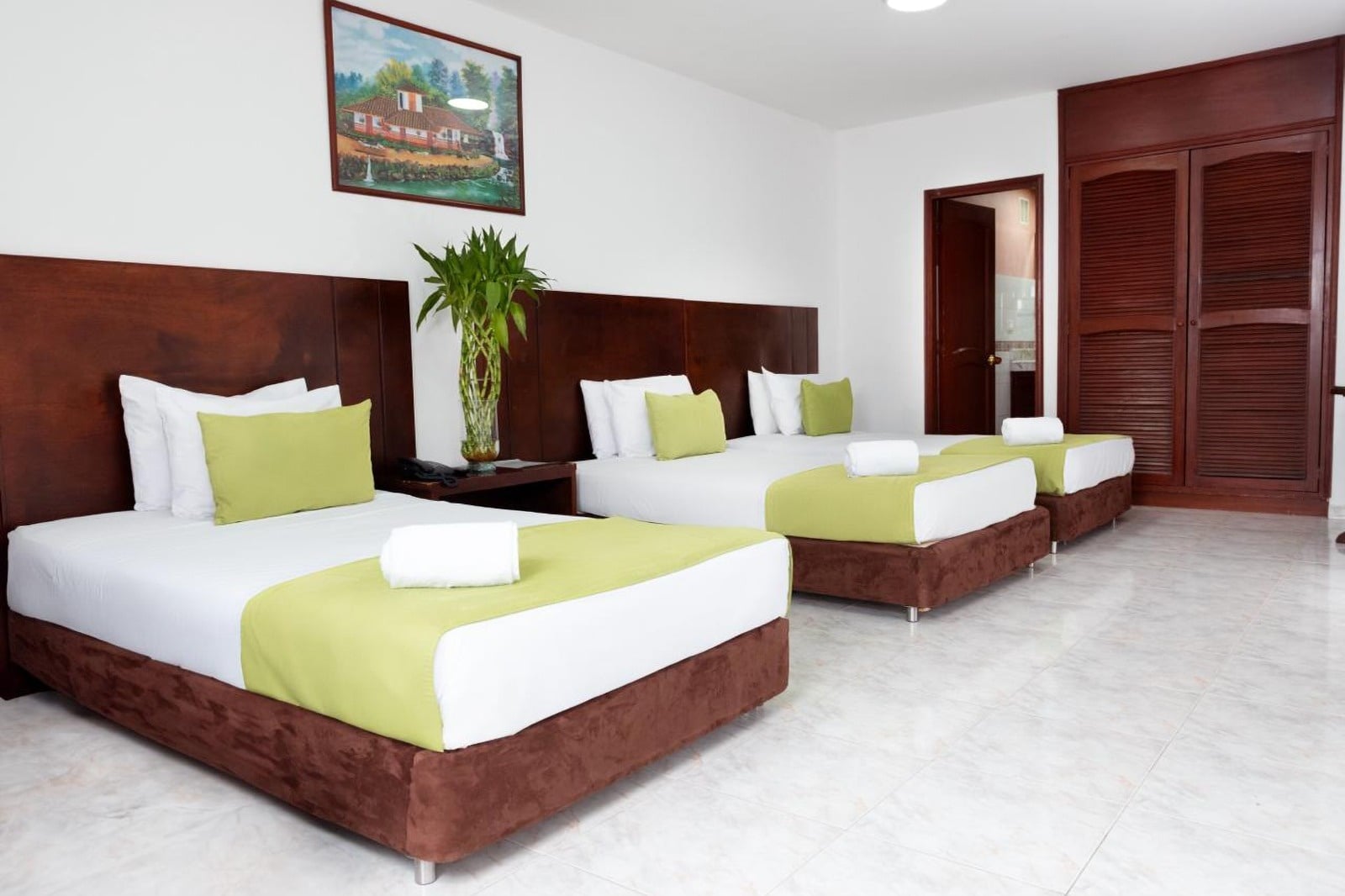 Comfortable room at Tama Hotel Granada Real, North Cali. Book direct!