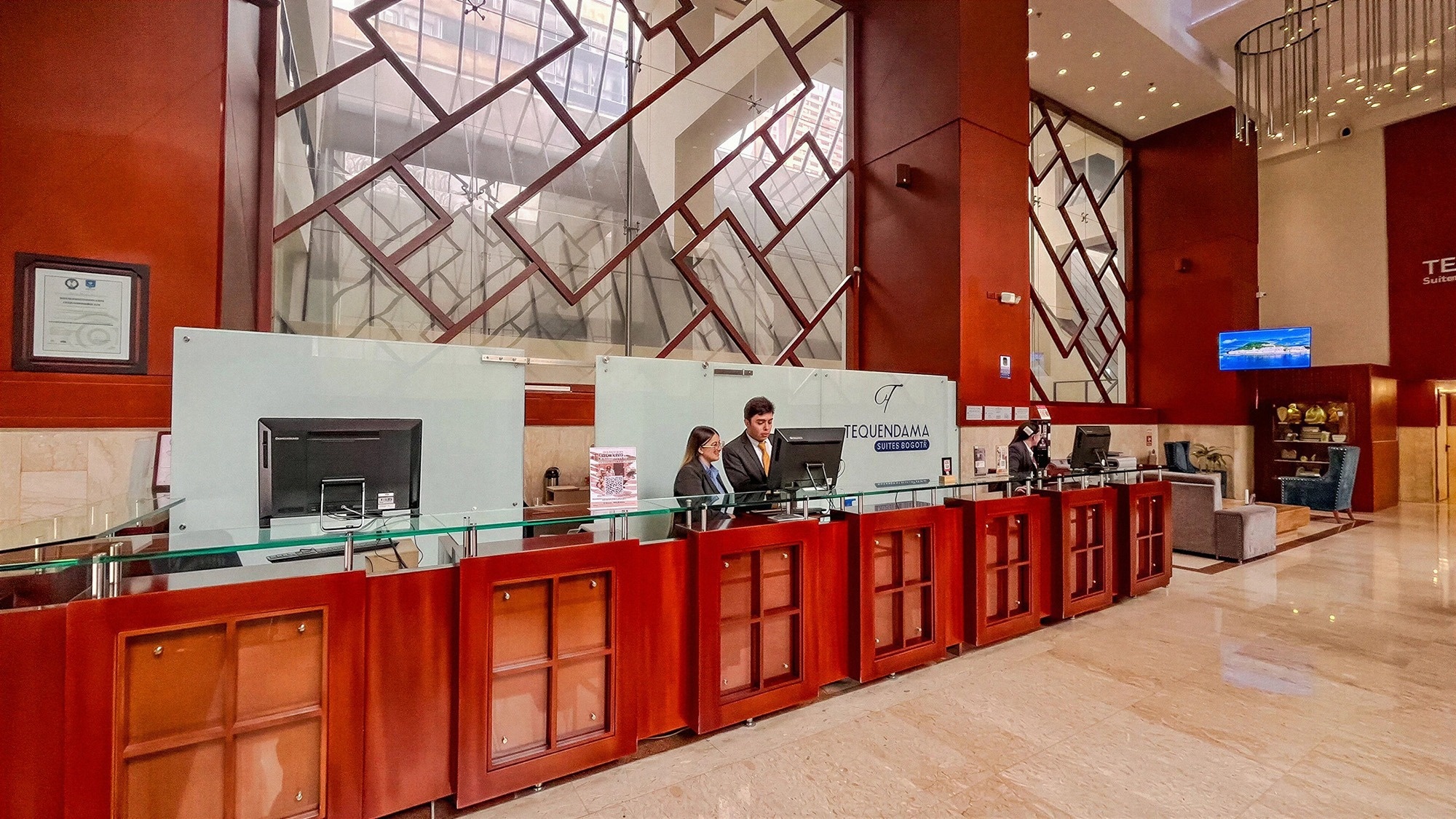 Recepción y servicios en Tequendama Suites Bogotá. ¡Reserva en la web oficial de Tequendama Hoteles!