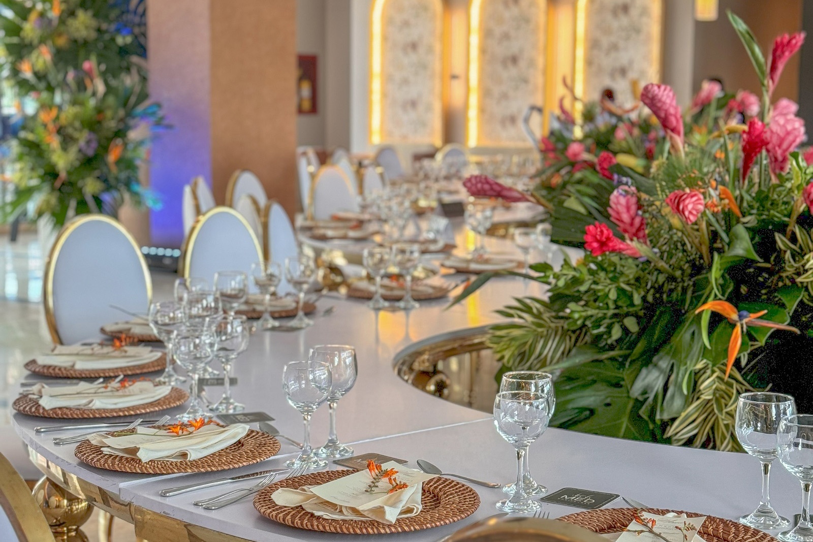 Elegant tablescape at Tequendama: Corporativa events with floral decor and place settings.