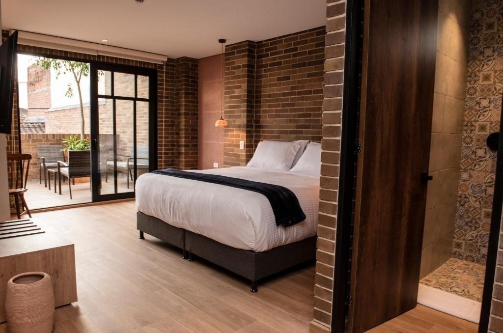 Charming hotel room with balcony at Casa Rosé Hotel | Boutique Hotel in El Carmen de Viboral.
