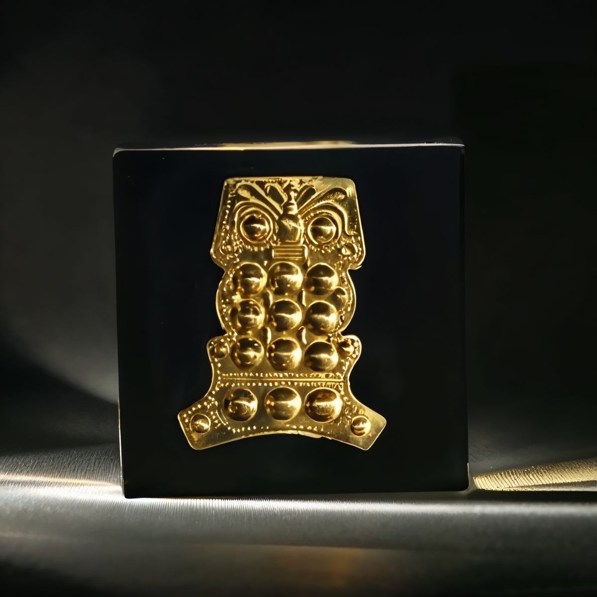 Tequendama: Corporativa, elegant gold owl ornament on black.