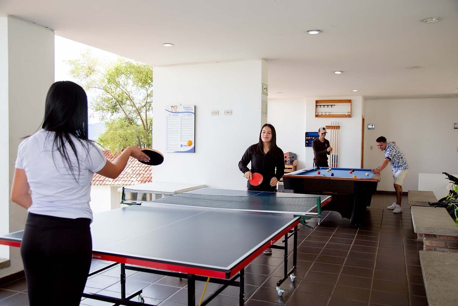 Tequendama: Corporate, young people playing ping pong and billiards.